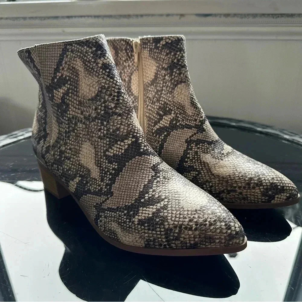 Snake Print Booties – Cream & Black Western Edge (US 9)
